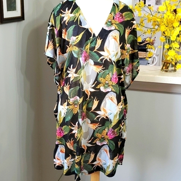 Great cover-up, or little dress. Hawian Floral Print. By H&M. Size large Travel - Picture 1 of 9